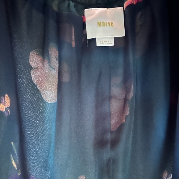 ANTHROPOLOGIE (Maeve) Tallie Green Floral Open-Shoulder Silk Top- Size X-small - Picture 7 of 11